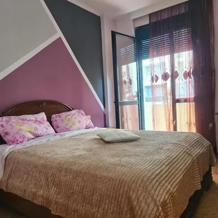 Apartment דירה *